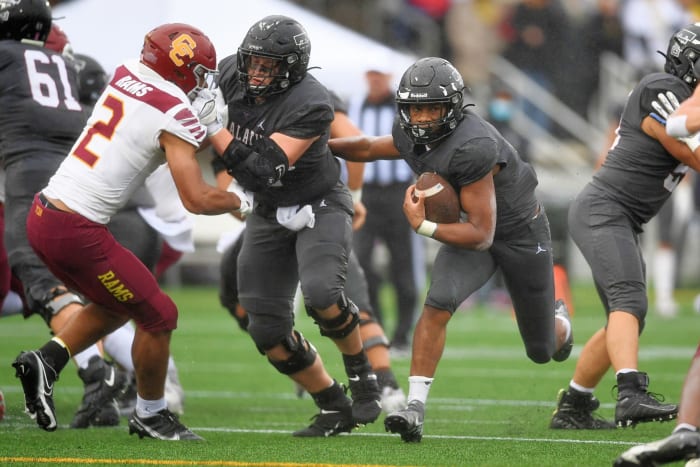 Tualatin.Central-Catholic.6A-football-final.Leon-Neuschwander.42